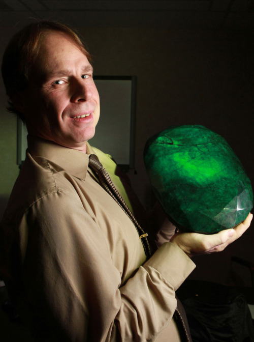 nationalpost:

World’s largest cut emerald to be auctioned in...