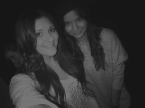 loveelandlou: Eleanor at the tour with a fan (credit me if you use) 