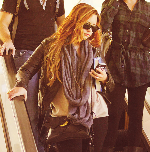 i really want her phone case.