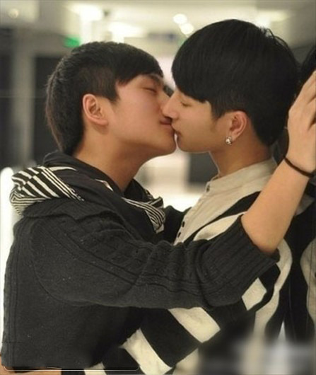 Gay Asians Kissing 46