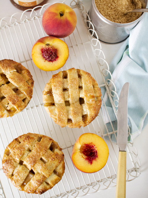 bloodgoldandsilver: thecakebar: Bourbon Peach Mini Pies! (recipe) so hungry