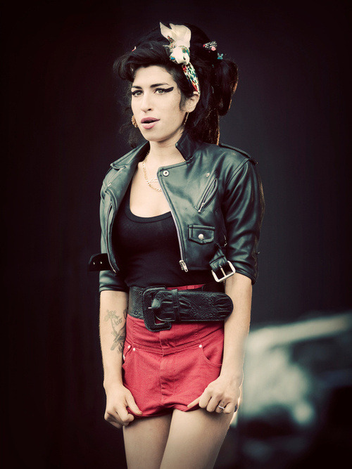 Amy Pic Posting for Fun! #2 - Page 724 - Anything Amy - Amy Winehouse Forum