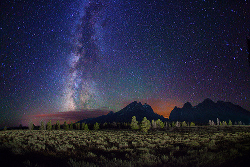 lori-rocks: Starry night over Grand Teton Range (by IronRodArt - Royce Bair (NightScapes on Thursdays)) 