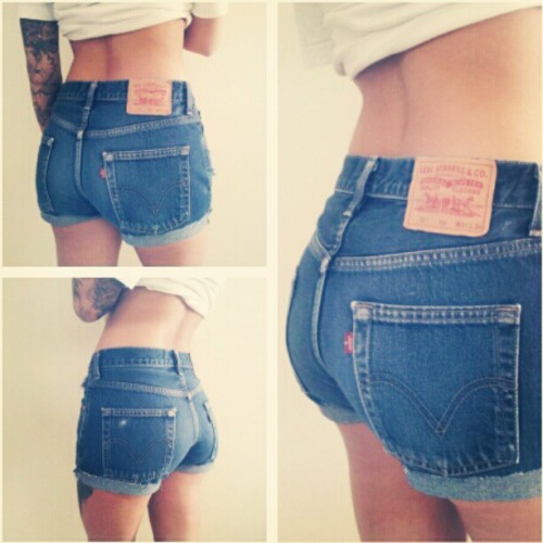 punkrockbetty: I want some cute jean shorts like this!