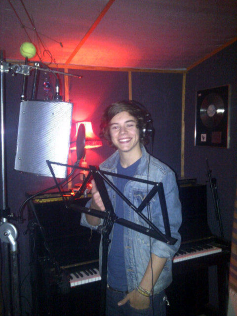 lindsey1dlover: Harry in the recording studio ;) ) 