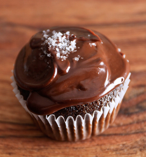 F-слова: темный шоколад соленая карамель (inside!) кексы фото хвастливые пекарь 