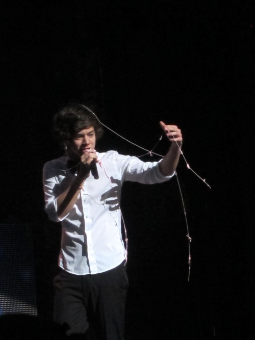 5reasonswhy-ilive: One Direction Concert May 26, 2012~ NYC credit [x] 