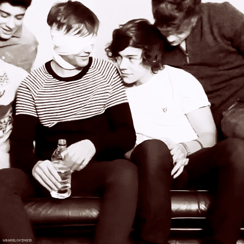 larrystylinson4evar: How Harry looks at Louis omfg i cantasdfafdasdjfakljesgay 