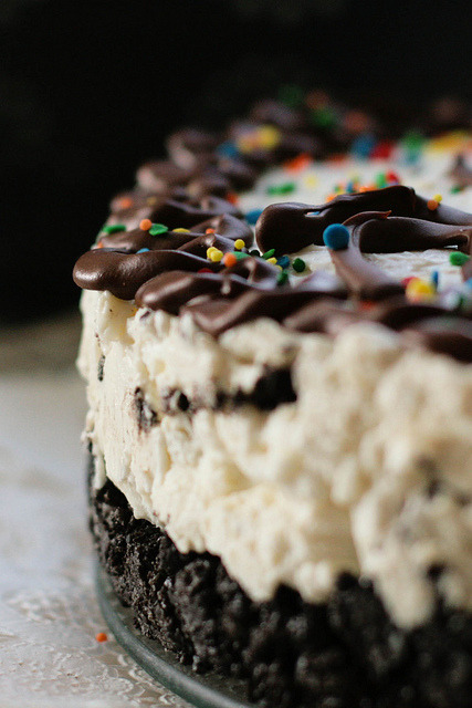 fooderific: food-n-otherstuff: oreo cheesecake by vgranolabar on Flickr. find more mouthwatering treats here! queued :) x 