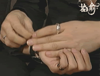 That touch~(Credit to the owner. This gif is not mine. Just sharing.) 
