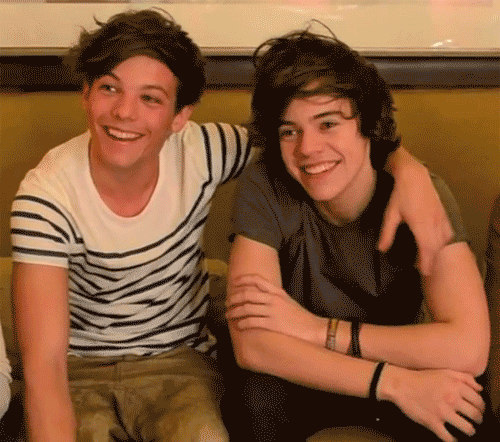  Laughing and smiling angelically after Lou teased Hazza. Because that’s just what they do. (x) 