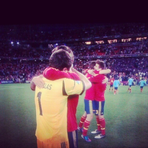 thecarouselride: We’re in the final! #Euro2012 #Spain #Casillas #Ramos (Tomada con Instagram) 