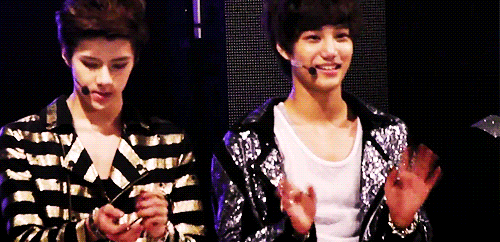 kai scratching his neck like a puppy