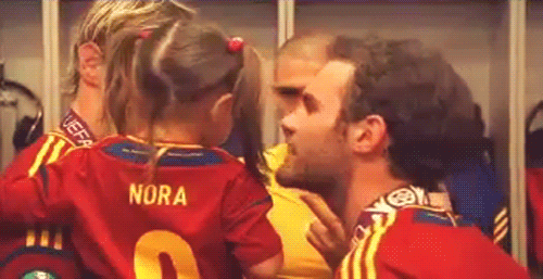 football-addict: -hailsaniker: Juan Mata kisses Torres’ daughter, Nora.: 3 OMG!!!