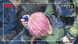 Zelo sleeping on Jongup hyung's lap~