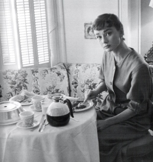 Audrey Hepburn in her apartment during the filming of Sabrina, 1953. 