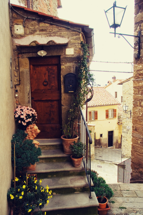 bluepueblo: Entryway, Tuscany, Italy photo by pug 