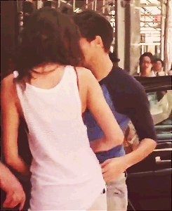 teamelounor: elounorcalder: jennynicolexo: Louis holding Eleanor’s hand :) Awh! The way she looks for his hand: &rsquo ;) aw i love this gif 