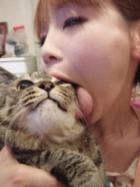 Pussy Licking Cat 97