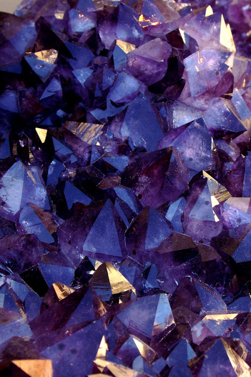 v0tum: crystals 