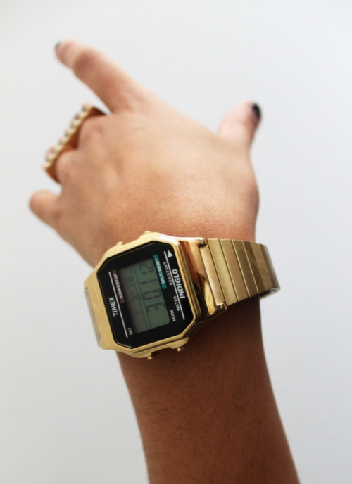 lushfy: FOUND! -link to buy a similar watch here- 