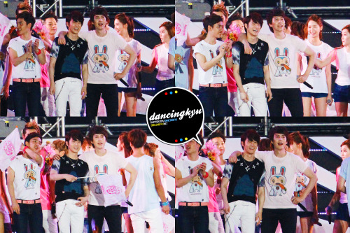 120818 SMTOWN in Seoul - Kyuhyun and Suho 