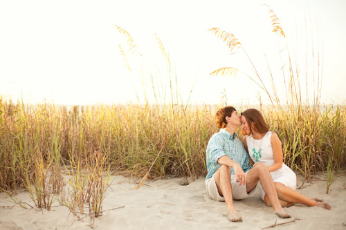 love couple kissing summer kiss couples ocean wedding country ...