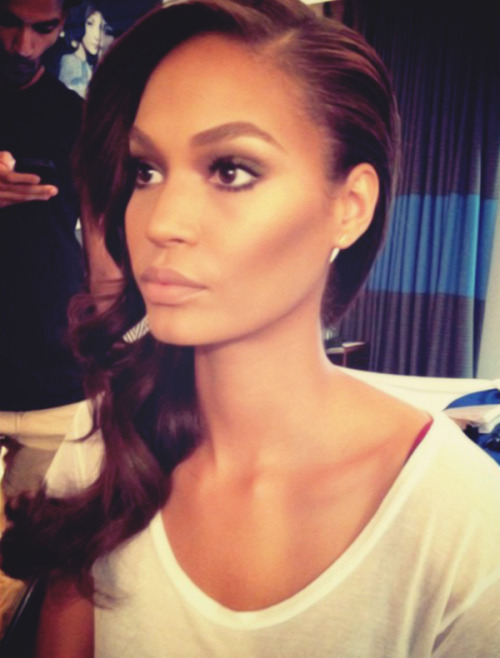 fuckyeahfamousblackgirls: Joan Smalls getting ready to accept her award as the #1 model in the world at the 2012 Style Awards 