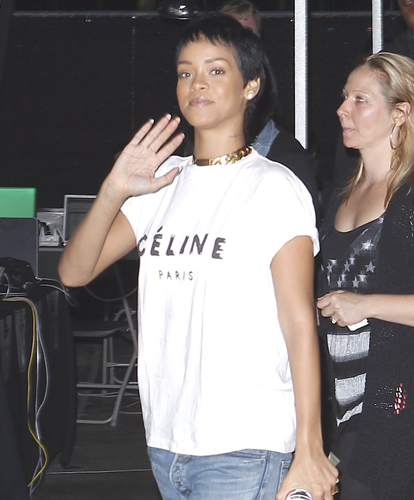Rihanna was spotted with a new short hair-do arriving at a VMA rehearsal wearing Jordan Retro IV sneakers, a Céline Resort 2012&#160;t-shirt, and a Céline ID choker necklace.
Rihanna wore the same tshirt back in January when she was catching a flight to Hawaii.