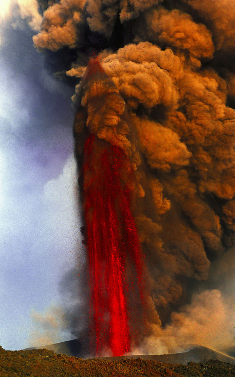 conflictingheart:

Lava fountain of Mt Etna volcano