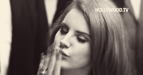 Lana Del Rey\'s kissing :)