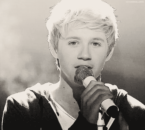 #IMAGINE.. Imagine Niall asks Paul if during his solo of &#8216;Moments&#8217;, you can go to sing with him.