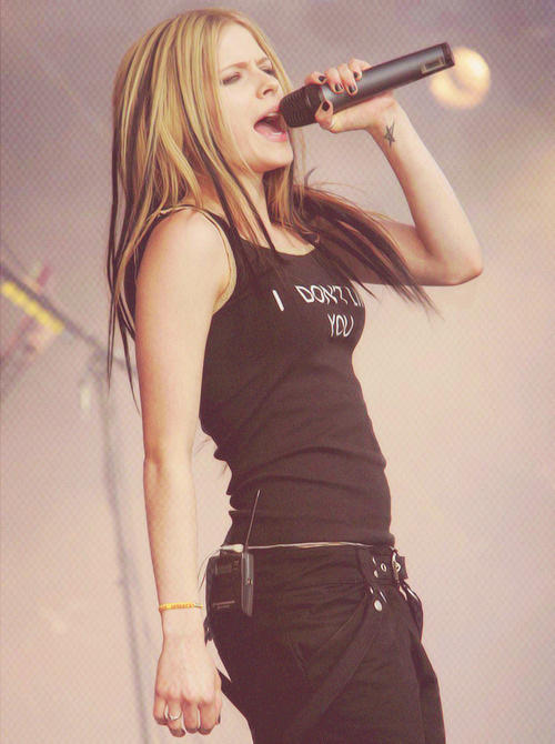  10/100 pictures of avril lavigne 
