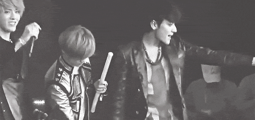 cunyeongie:Tao not knowing where his chopper toy went before snatching it away from Lu han. 