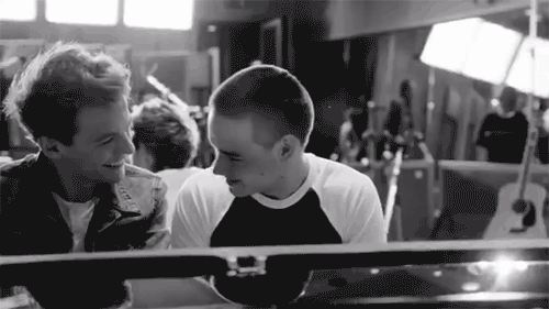  lilo: Little Things Music Video 