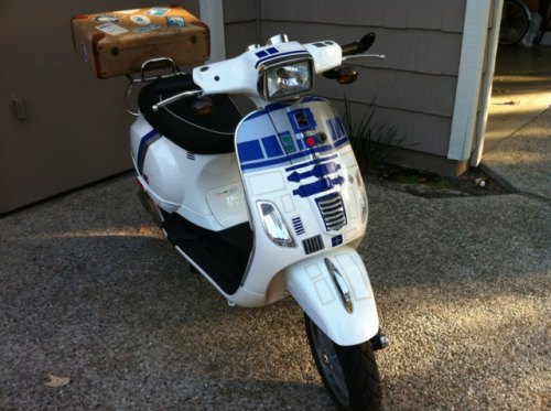 Would Ride (On The Sidewalk): An R2-D2 Themed Vespa | Geekologie