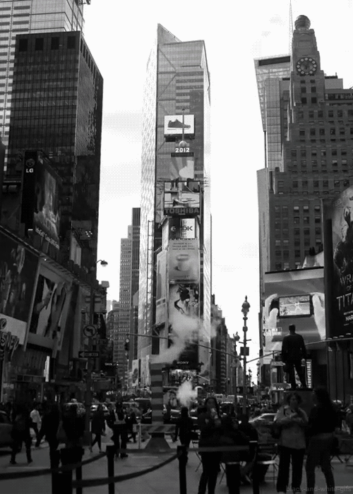 ohhhsovogue: black-and-white-gifs: Times Square, New York City (Hang Zhang) New York, I love you