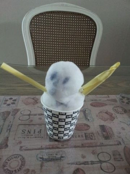 [HIHEEL] [HI story #6] Snowman   하얀 눈이 왔어요. 하이가 직접 만든 미니 눈사람.  Translations: Snow came. Lee Hi made a homemade mini snowman. 